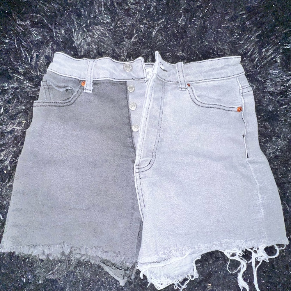 TWO TONED SHORTS